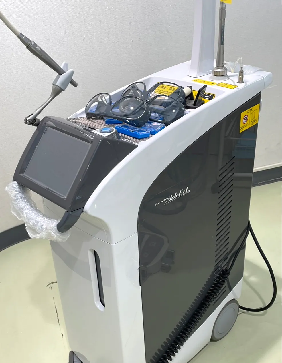 当院で使っているレーザー治療機器の写真